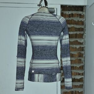 Lululemon athletica Striped Top Thumb Holes Pocket Size dot 6
